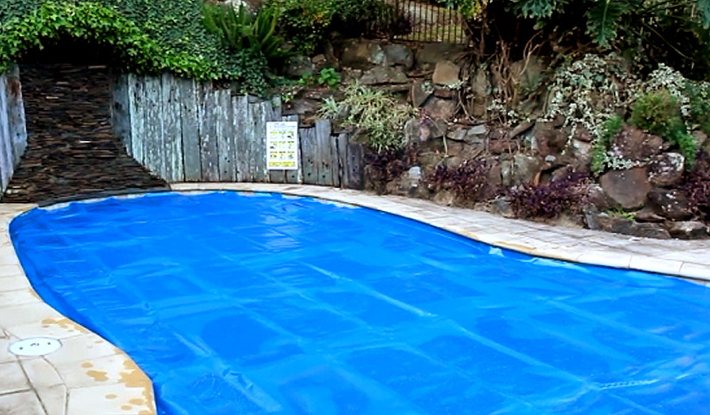 use a solar cover to make pool heat pump more energy efficient
