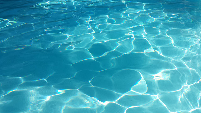 cyanuric acid protects chlorine in pool
