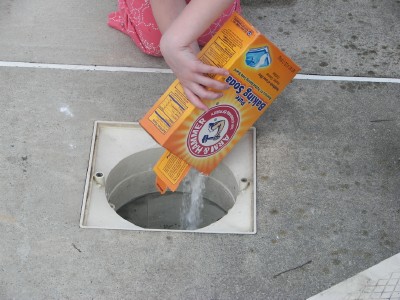 add baking soda to increase pH diy pool maintenance