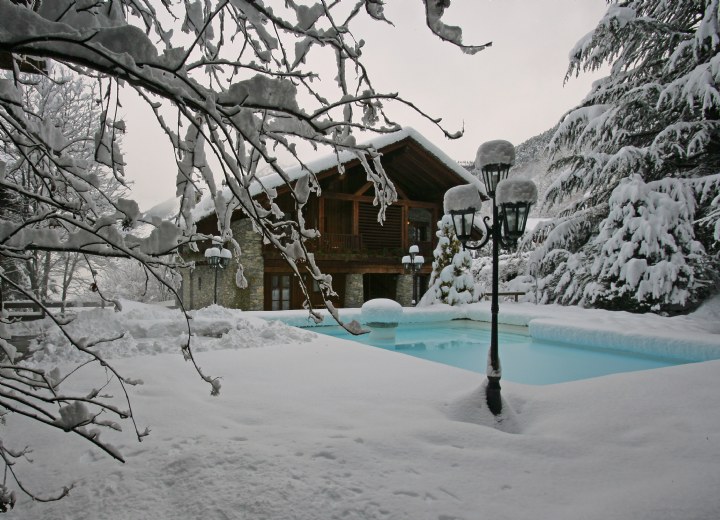 keep pool open in the winter