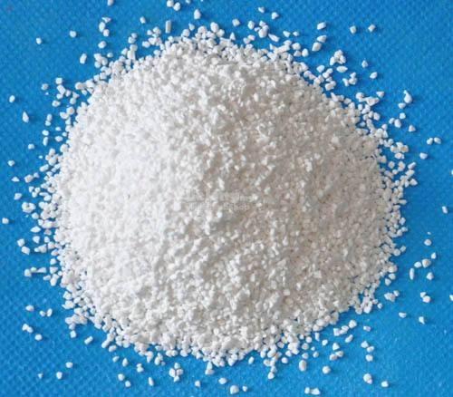 chlorinate pool with chlorine granules