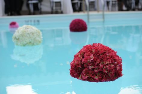 floating christmas pool party decoration ideas