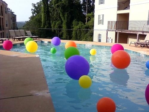 balloons in pool summer pool party ideas