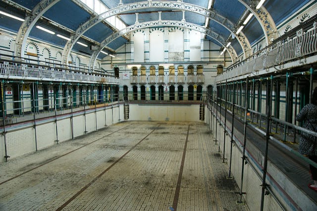 history of the swimming pool moselyy road baths